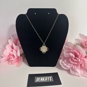 CALIFORNIA CLOVER LEAF NECKLACE